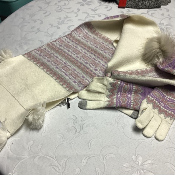TALBOTS 3 PIECE SET HAT SCARF GLOVES. NEW. VERY PRETTY - Picture 7 of 12